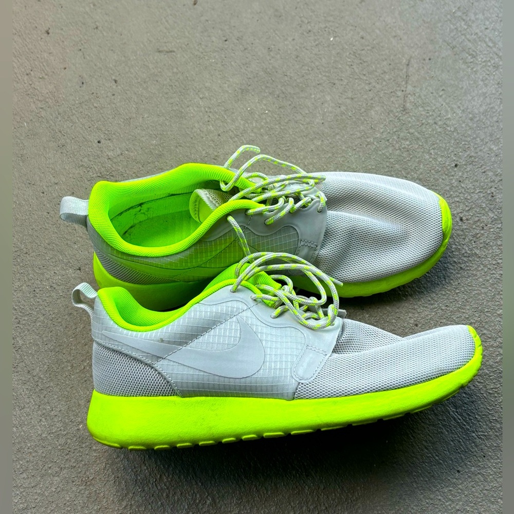 RARE Nike Roche runs